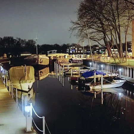 Spree Hausboot Botel