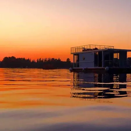 Spree Hausboot Botel